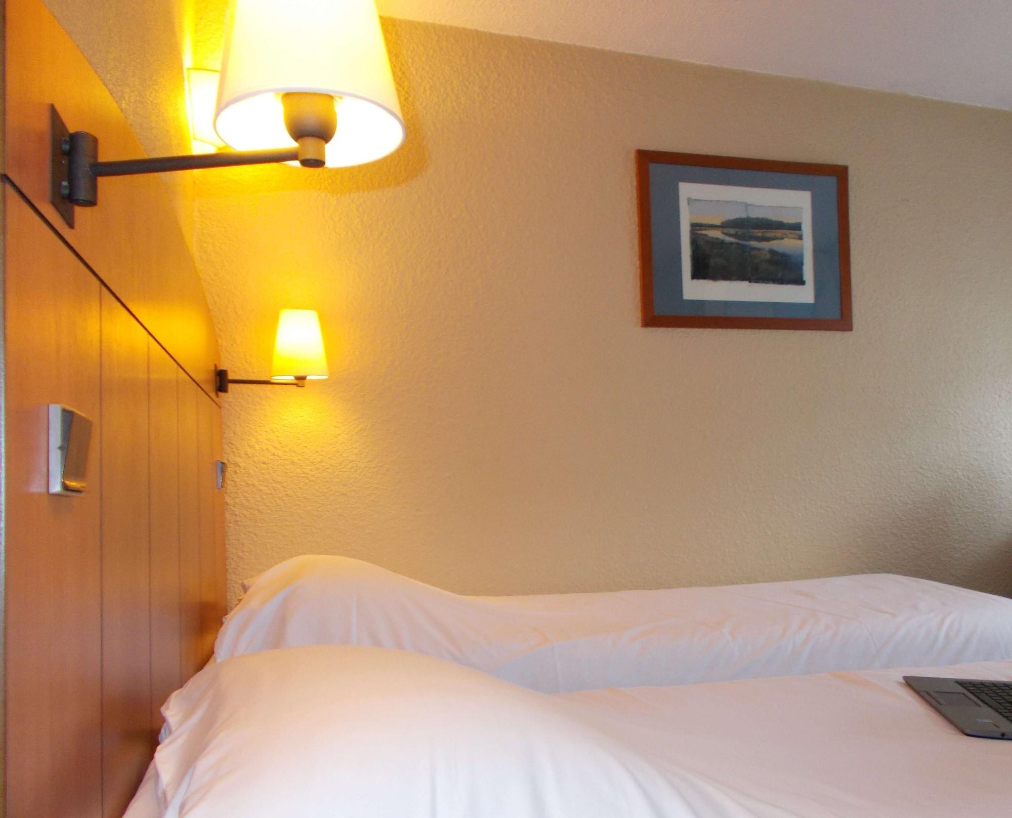 Hôtel Kyriad Tarbes Odos Extérieur photo